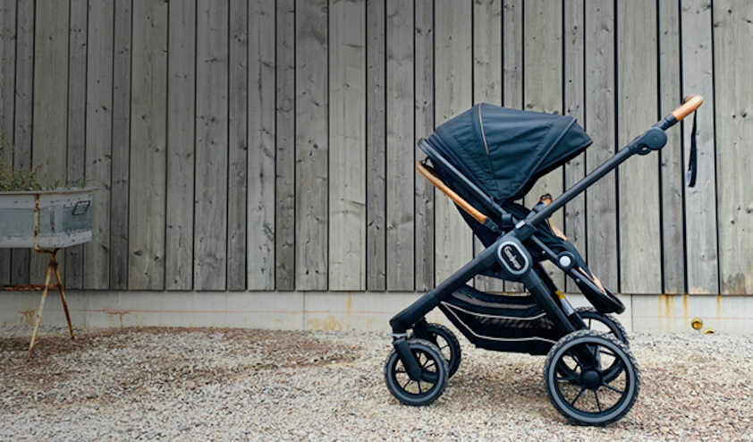 a black and blue stroller